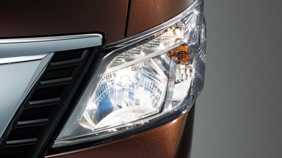 Детали экстерьера Nissan NV350 Caravan Premium GX 2017 года  (фото 7 из 10)